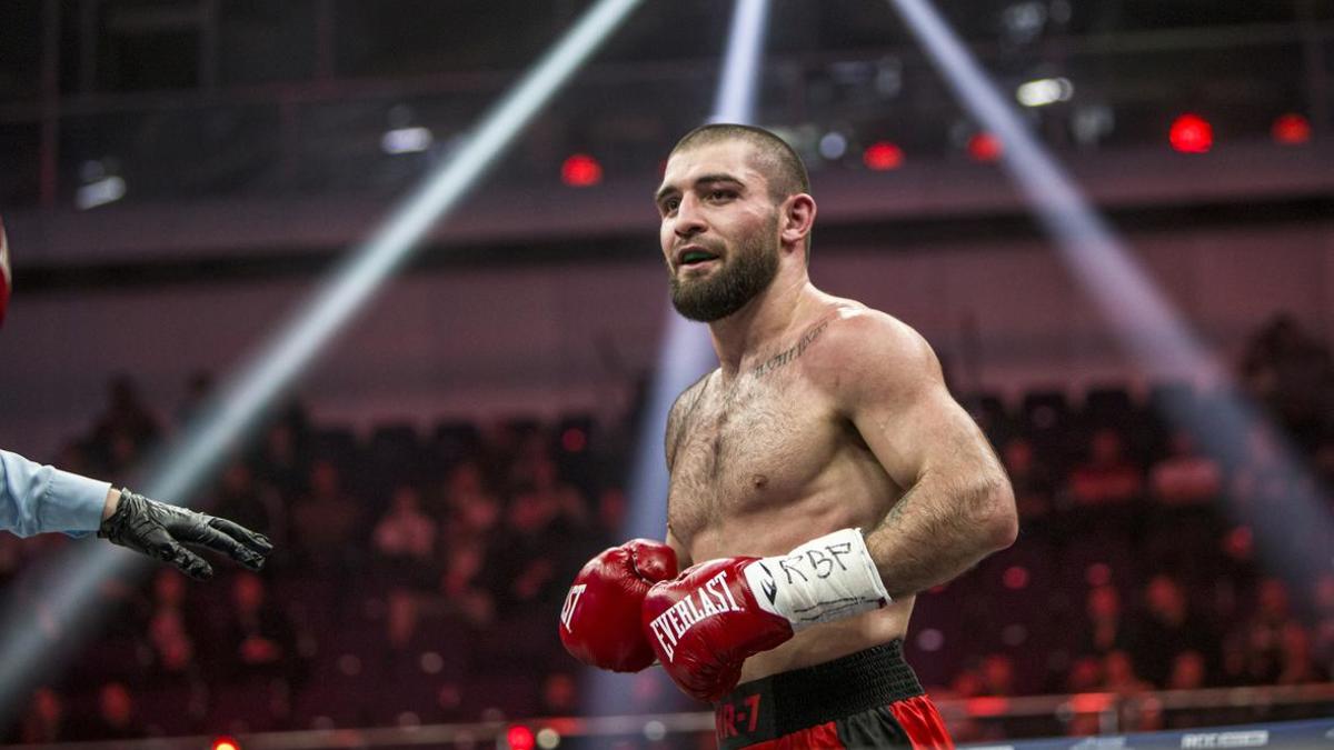 Российский боксер Курбанов проведет бой за титул чемпиона WBA в первом  среднем весе — РБК