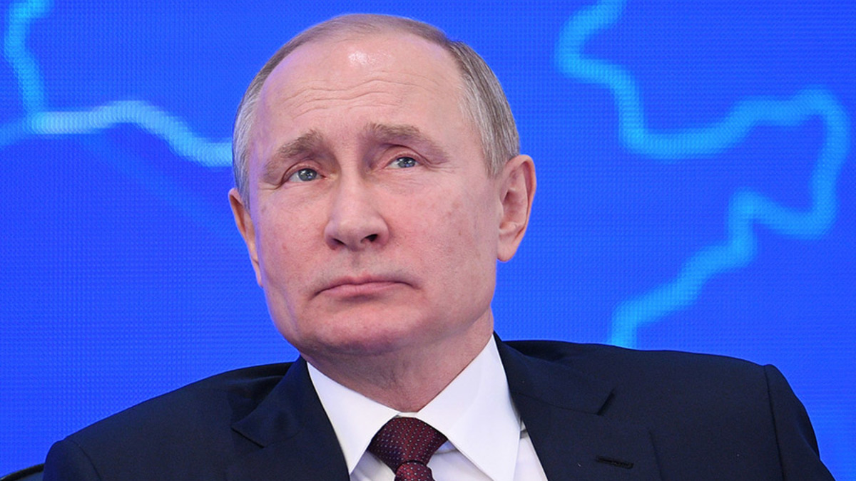 «Сейчас, к сожалению, ипотека подросла: было 9,5%, а сейчас — 10,5–11% в среднем. Разумеется, нужно идти вниз. Тем более что, как считает Минэкономразвития, негативный эффект от поднятия НДС уже, слава богу, считается исчерпанным. Поэтому вся эта макроэкономика должна в конечном итоге влиять и на банковские ставки в положительном плане. Нам, безусловно, нужно вернуться к ипотеке в 8%, а к 2024 году — к ставке 7,8–7,9%, точно ниже 8% мы должны выйти. Надо эффективнее работать с ипотечными кредитами, нужно людям помочь»