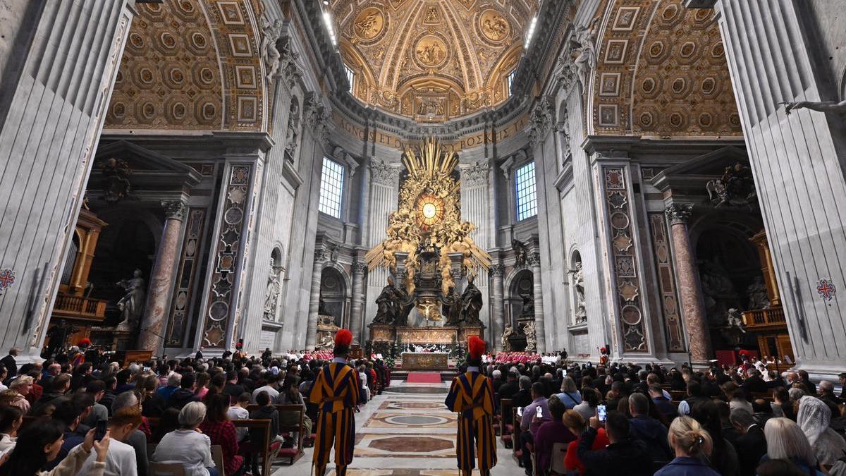Ватикан разрешил геям и транссексуалам участвовать в церковных таинствах —  РБК