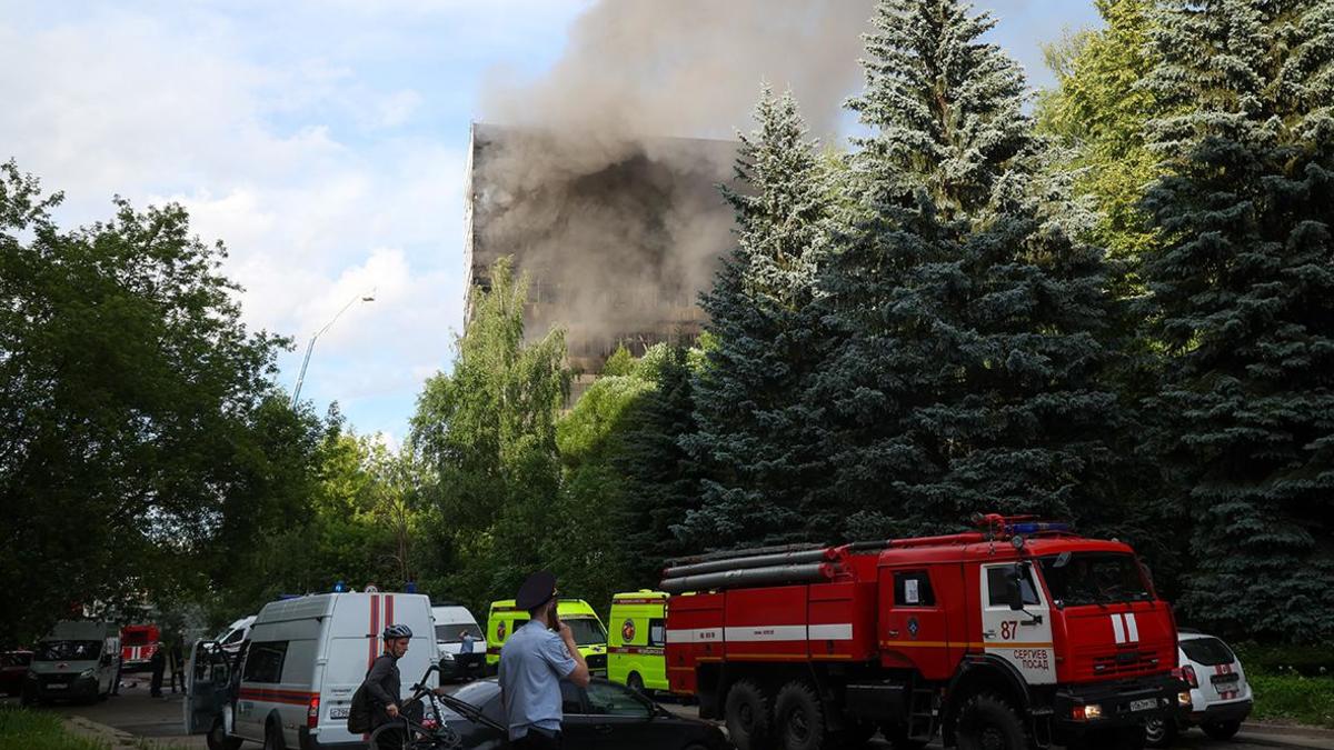 Пожар во Фрязино потушили спустя сутки — РБК