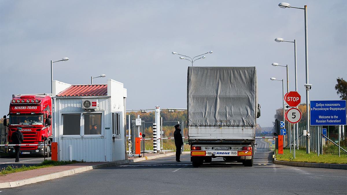 ЦБ в 17 раз повысил тарифы ОСАГО для грузовиков из недружественных стран —  РБК