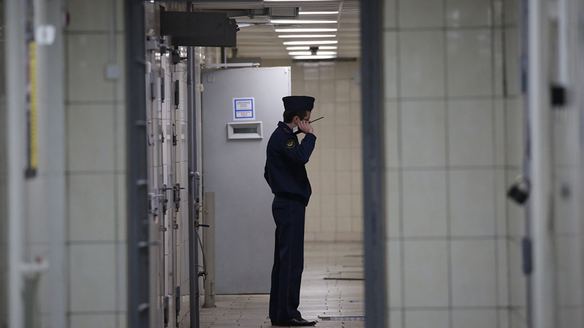 В Новосибирске завели дело на полицейских из-за убийства школьницы — РБК