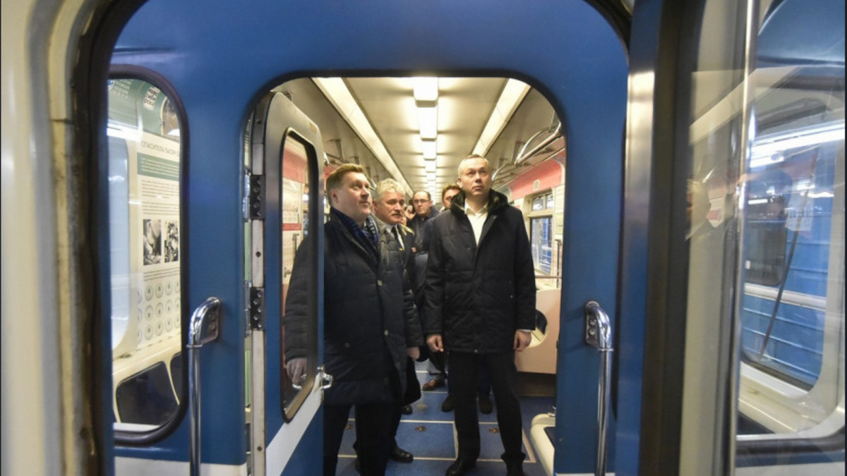 Анатолий Локоть и Андрей Травников во время совещания в метрополитене 9 марта