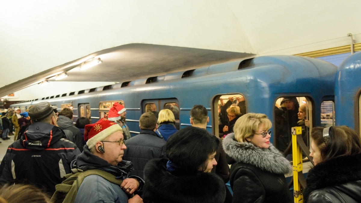 Власти Петербурга утвердили график работы метро в новогоднюю ночь — РБК