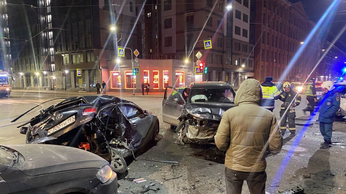 В Петербурге ищут водителя, сбежавшего после массового ДТП — РБК