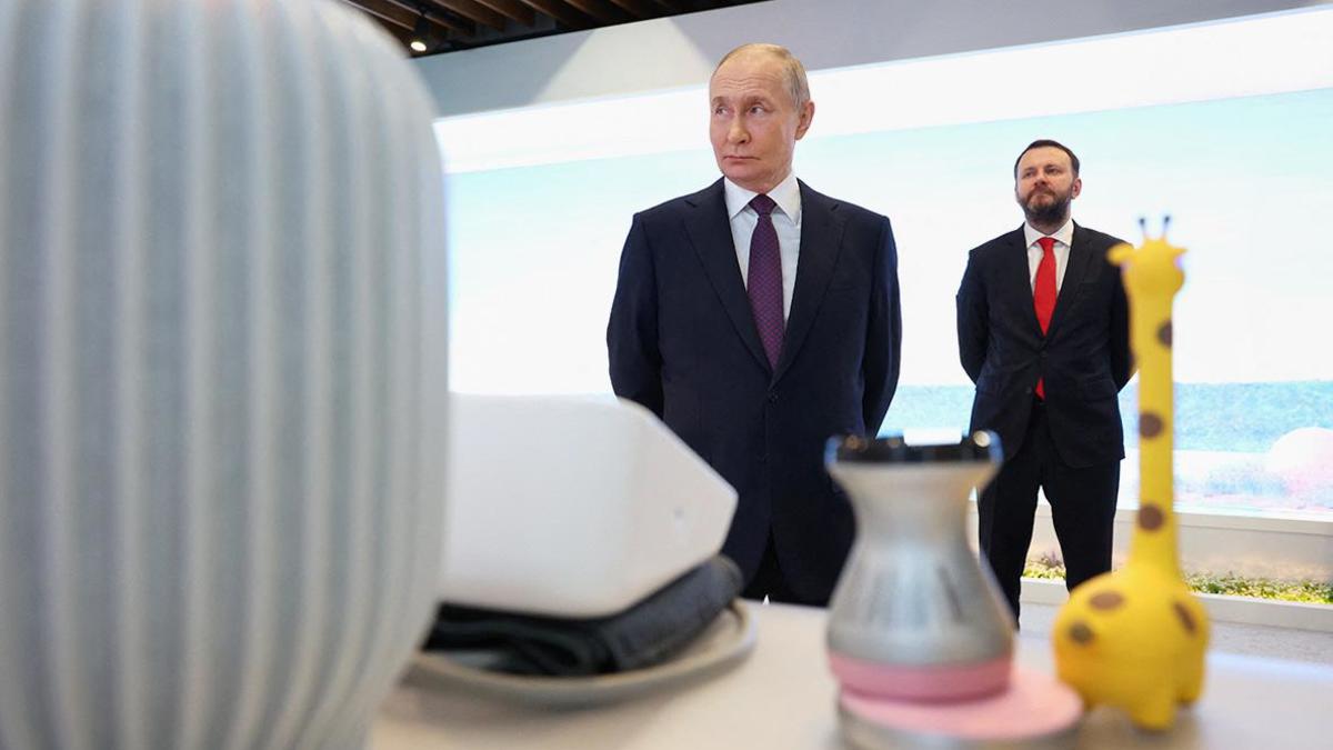 Владимир Путин и Максим Орешкин
