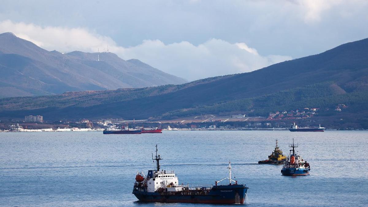 В порту Новороссийска возобновили движение судов после атаки дронов — РБК