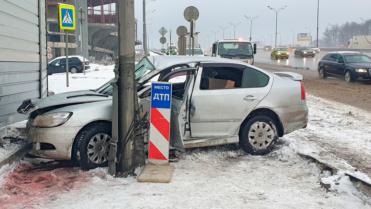 Дал угла». 6 примеров неудачного зимнего дрифта :: Autonews