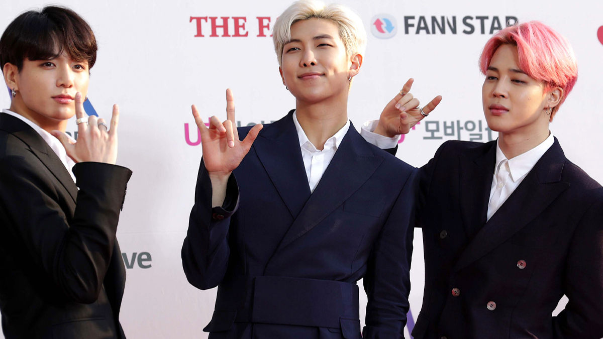 Трое из семи участников BTS: JungKook, RM, Jimin