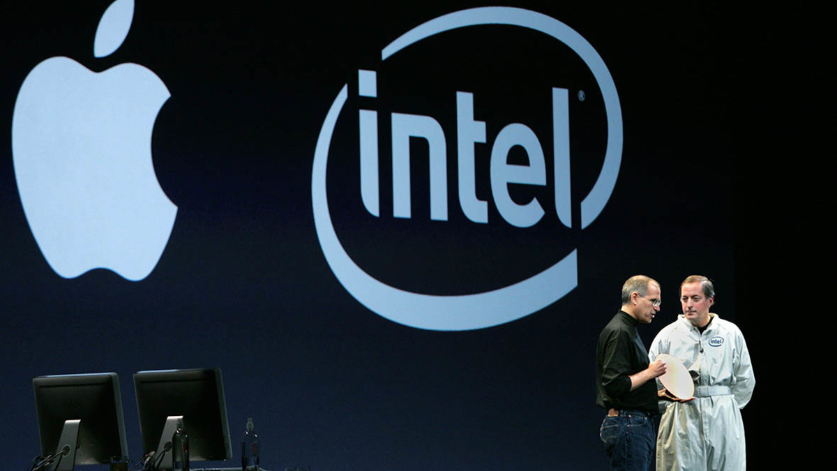 Один из основателей Apple Стив Джобс и исполнительный директор Intel Пол Отеллини


