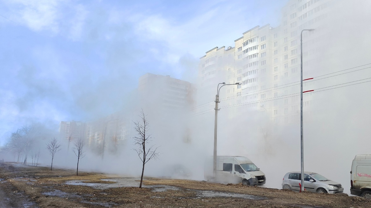 В Петербурге произошла крупная коммунальная авария. Видео — РБК