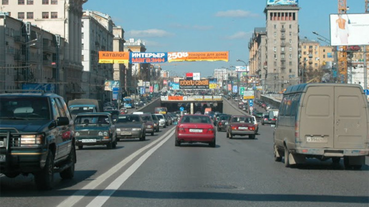 В Москве начали выдавать номерные знаки серии 