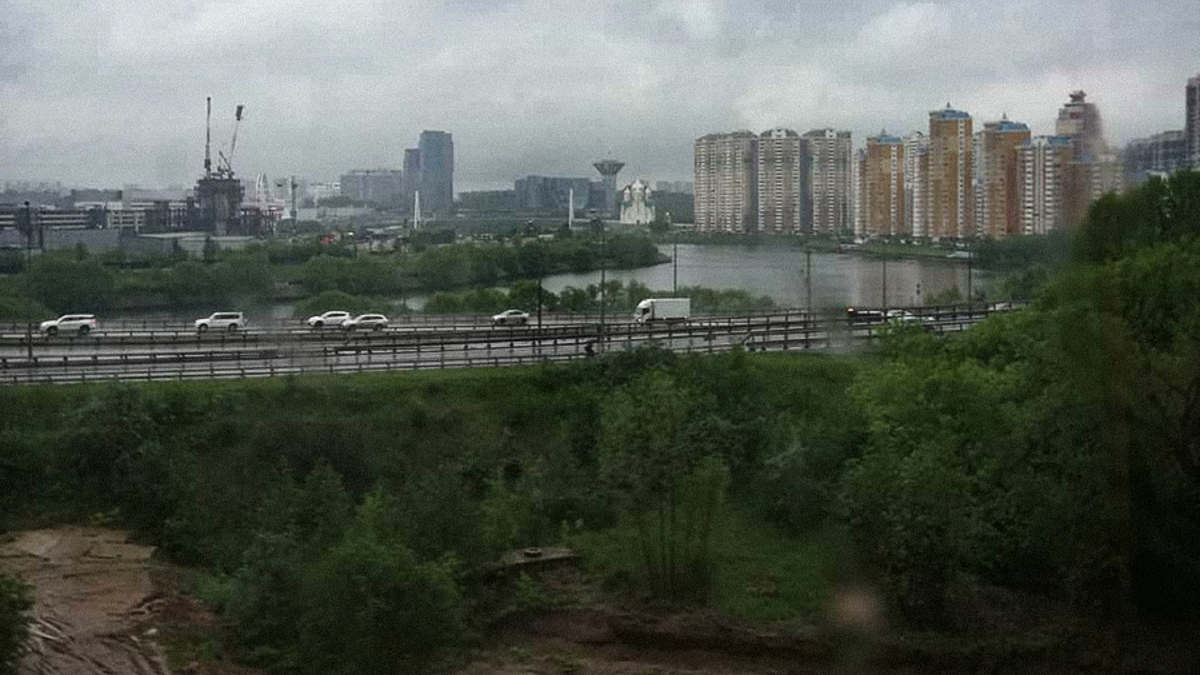 В Подмосковье из-за обильного выпадения осадков подтопило несколько населенных пунктов в городском округе Красногорск. Канализационными стоками затопило улицы в поселке Нахабино и микрорайоне Опалиха.