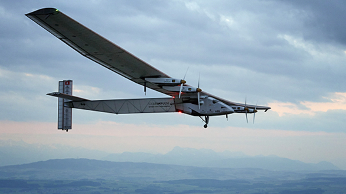 Самолет Solar Impulse 2, работающий на солнечных батареях
