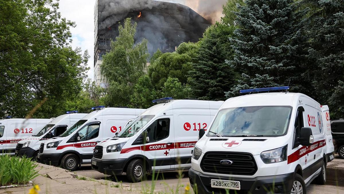 Двое пожарных отравились при тушении пожара во Фрязино — РБК