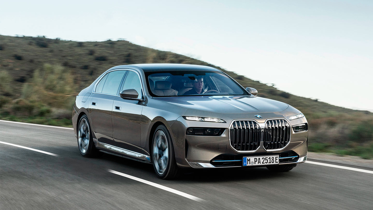 Новая «семерка» BMW: рассказываем про самые интересные навороты, которые  нас удивили :: Autonews