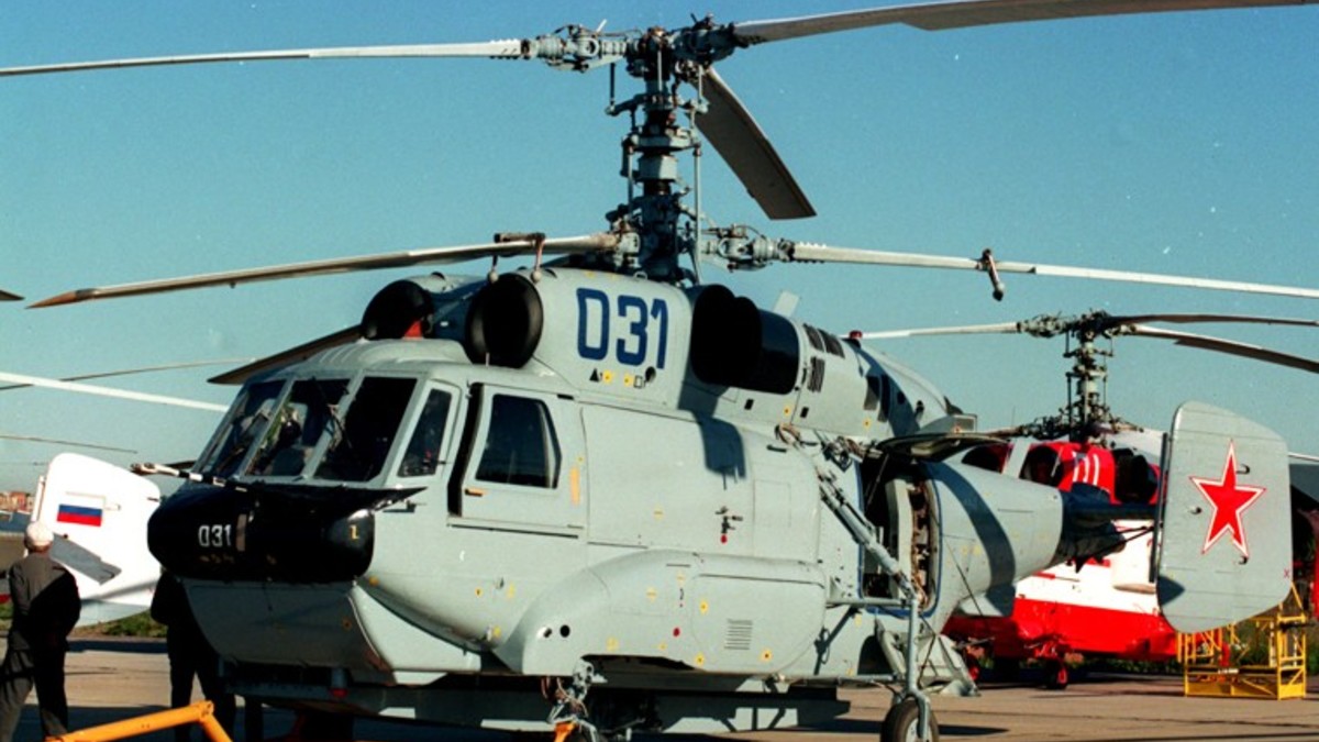 Вертолет Ка-31Производитель в России: Кумертауское авиационное производственное предприятие (КумАПП) Компонент: Двигатель ТВ3-117ВКУкраинский поставщик: Запорожское предприятие "Мотор Сич"Уникальный боевой вертолет, создан для ВМФ СССР. Это единственный в России вертолет дальнего радиолокационного обнаружения.Осенью 2011г. холдинг "Вертолеты России" заключил с "Мотор Сич" пятилетний контракт на сумму 1,2 млрд долл., предусматривающий поставку 250-270 вертолетных двигателей в год. Замену двигателя ТВ3-117 может производить Объединенная двигателестроительная корпорация.