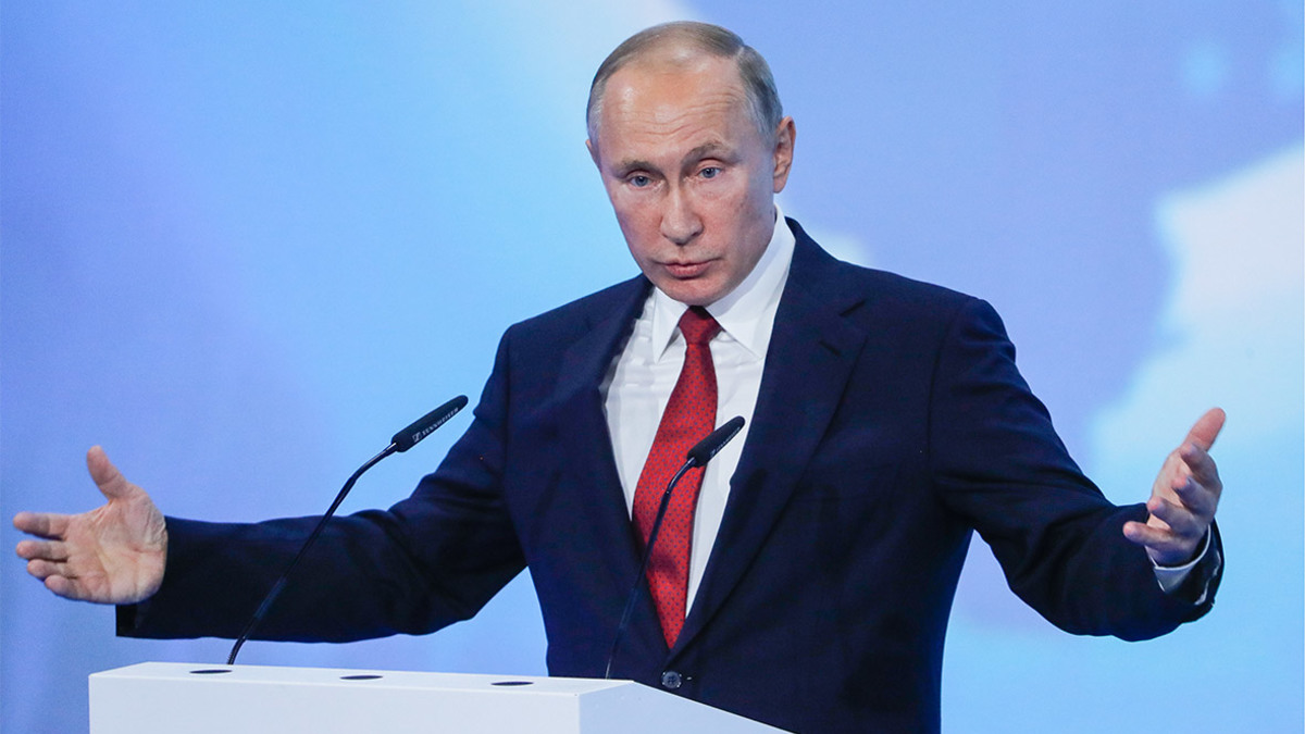 Владимир Путин во время выступления на открытом уроке «Россия, устремленная в будущее»