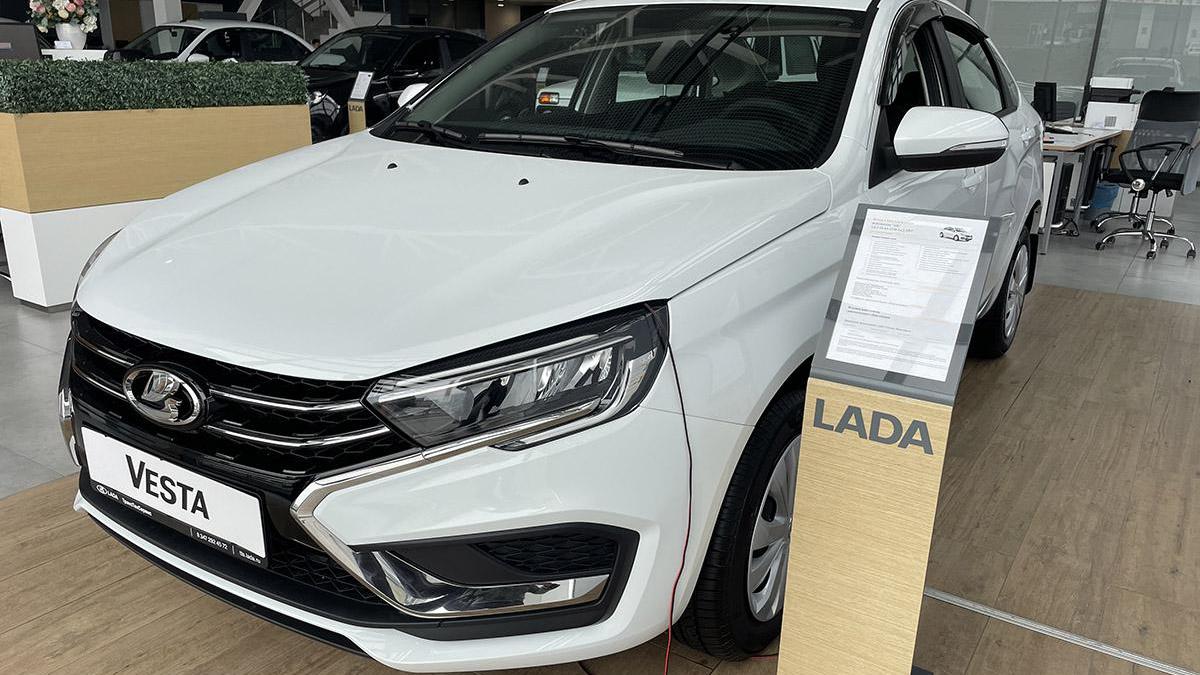 Дилеры начали дарить зимние шины при покупке Lada Vesta :: Autonews