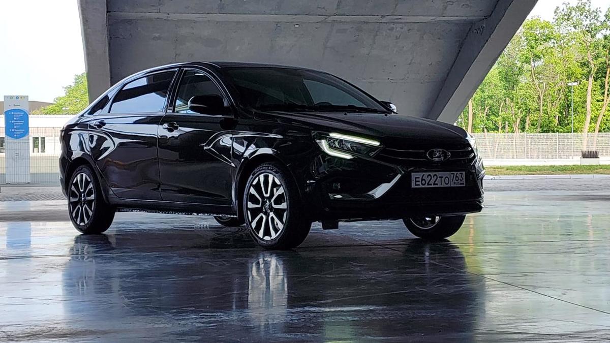 Удлиненная Lada Vesta NG будет называться Aura. Ее уже похвалил премьер  Кубы Мануэль Марреро Крус :: Autonews