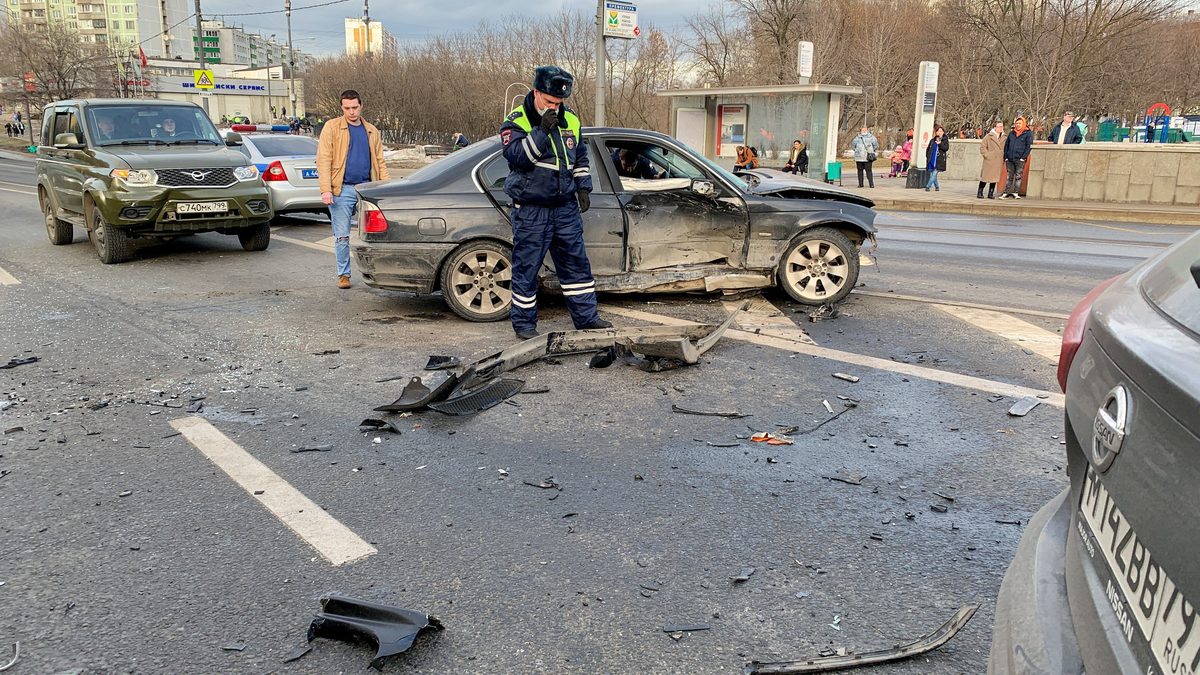 Власти объяснили, почему машины после ДТП нужно убирать с дороги :: Autonews