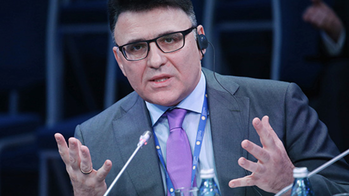 Александр Жаров
