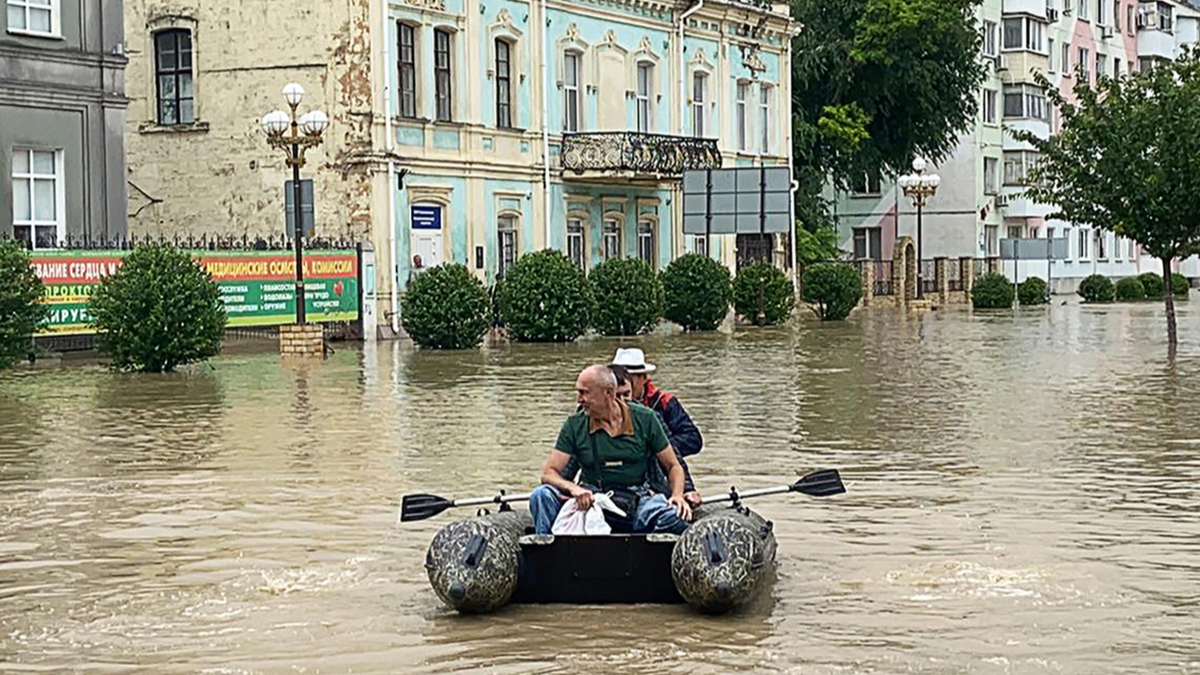 Власти Керчи попросили не пить воду из-под крана после потопа — РБК