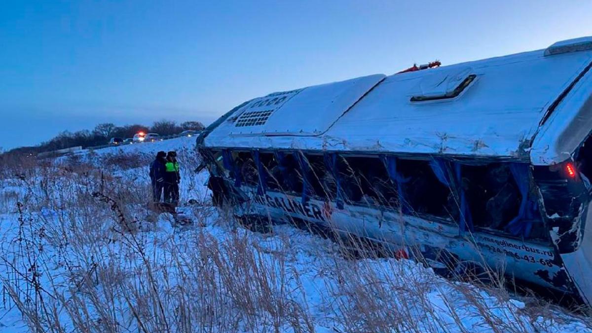 Семь человек погибли в перевернувшемся автобусе в Хабаровском крае — РБК