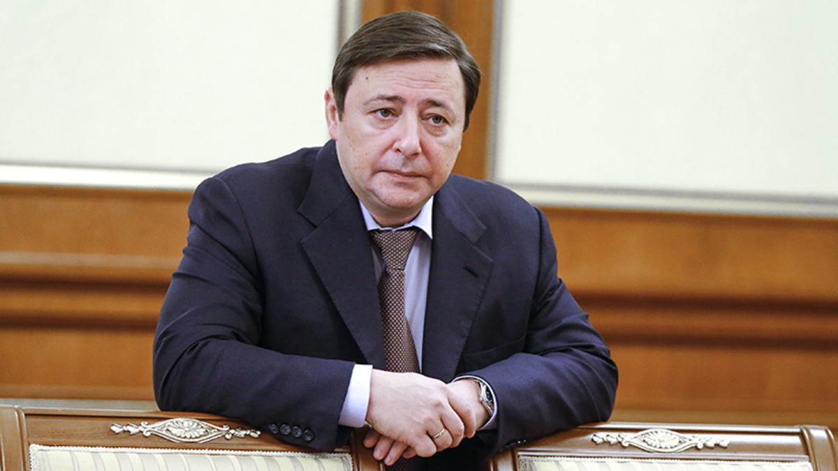 Александр Хлопонин
Должность: заместитель председателя правительства Российской Федерации
Семейный доход за 2014 год: 288,8 млн руб.
Личный доход за 2014 год: 280,6 млн руб.
Семейный доход за 2013 год: 77,1млн руб.
Личный доход за 2013 год: 66,6 млн руб.