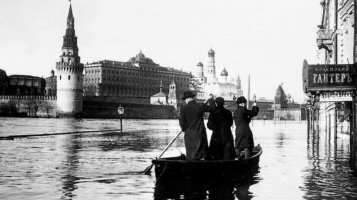 Наводнение 1908 года началось в конце апреля после разлива рек Москва и Яуза. Оно продолжалось несколько дней, в результате была затоплена пятая часть города.