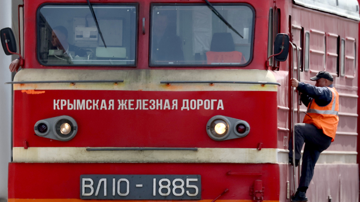 Неке төсегіндегі некелік секс Үйдегі араб секс