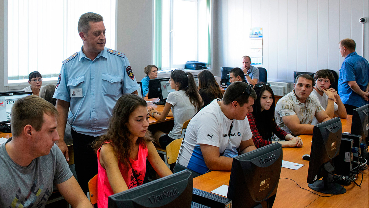 ГИБДД будет глушить телефоны на водительских экзаменах :: Autonews