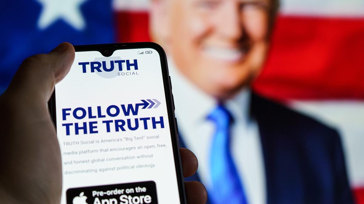 Трамп проведет размещение своей соцсети Truth Social на бирже | РБК  Инвестиции