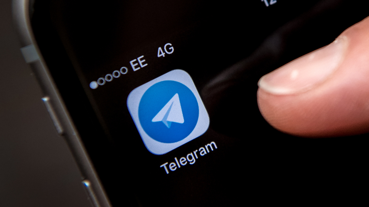 Требовавший заблокировать Telegram Роскомнадзор завел в мессенджере канал —  РБК