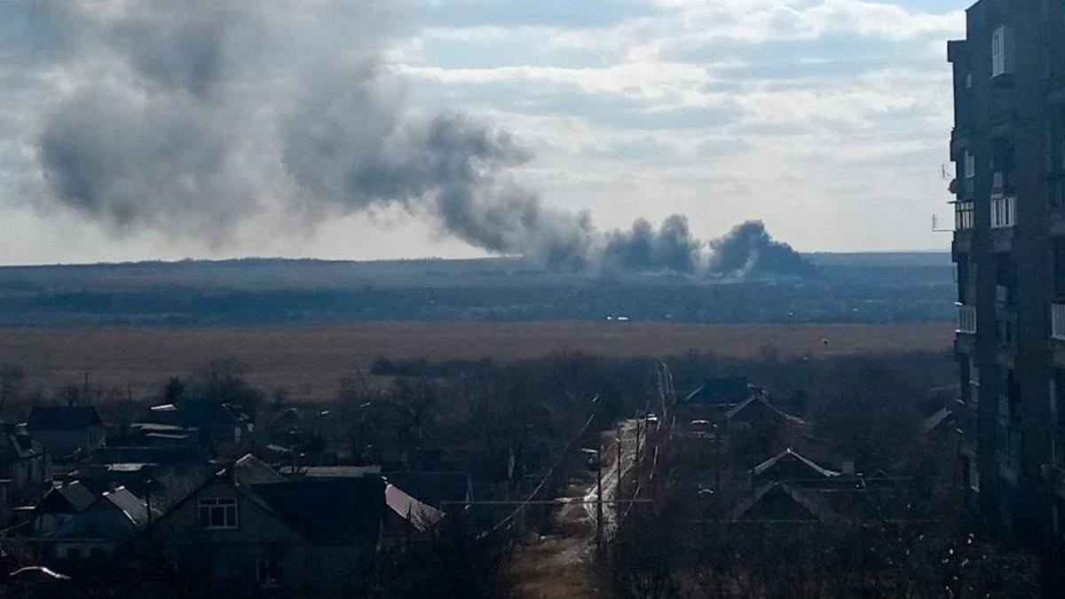 Мэр Енакиево в ДНР сообщил о сбитом над городом самолете — РБК