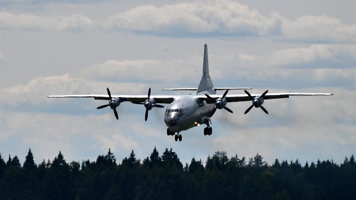 Ан-12 в Хабаровском крае сел без одного колеса — РБК