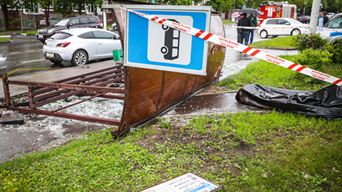 Жертвы и разрушения после урагана в Москве: что известно на данный момент —  РБК