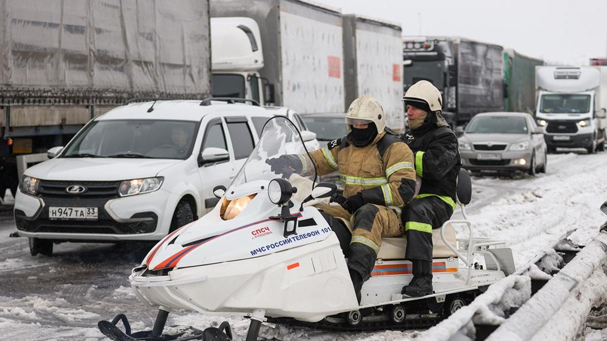 Очевидцы рассказали о выживании в снежном заторе в Ростовской области — РБК