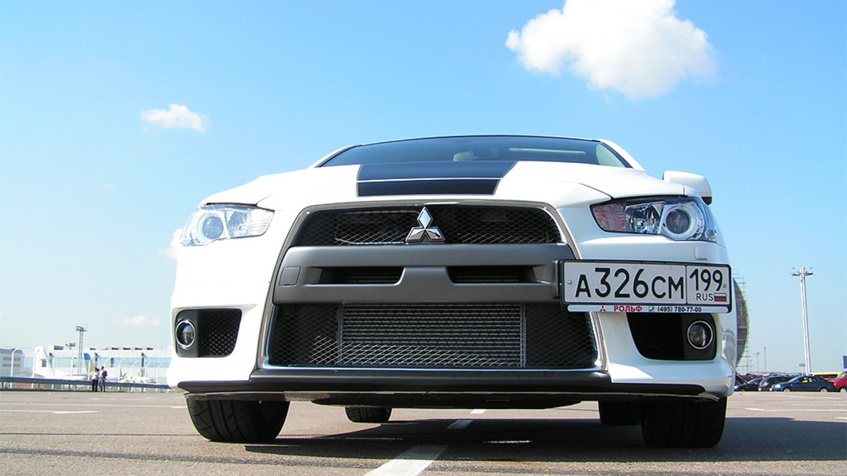 Mitsubishi Evo X учит жизни настоящих мужчин :: Autonews