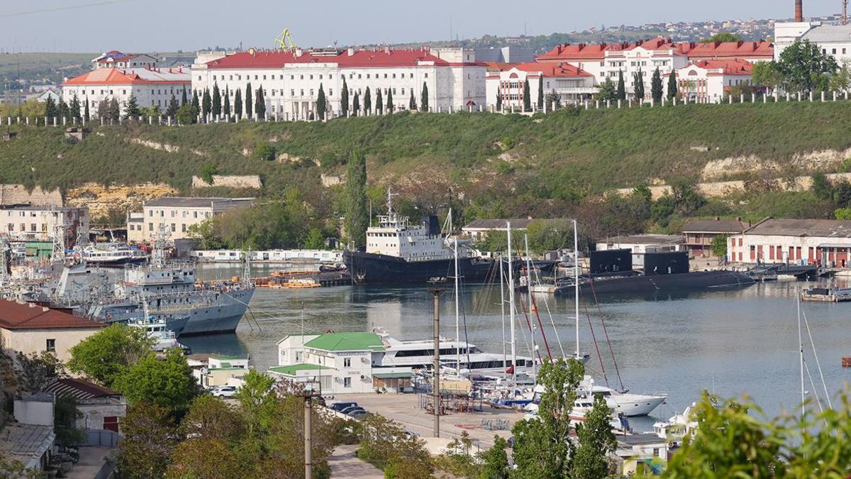 Глава Севастополя рассказал о поврежденных домах после ракетной атаки — РБК