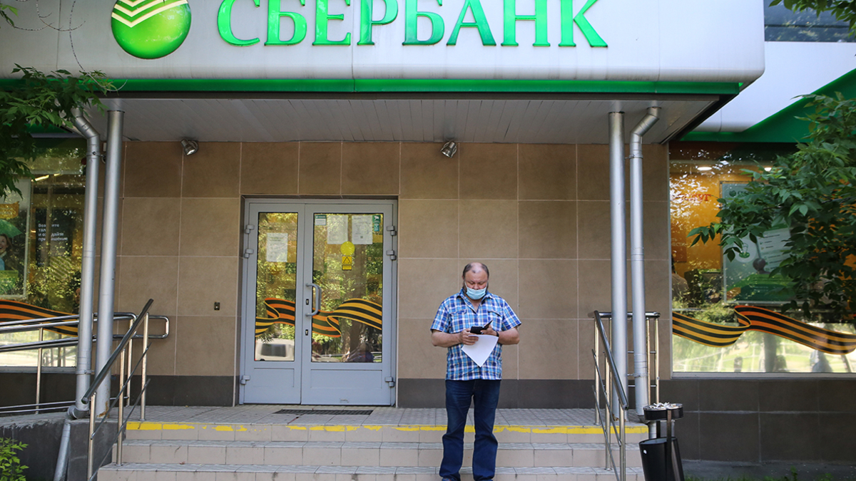 Сбербанк намерен подать иски о банкротстве до 2 тысяч физлиц-поручителей по кредитам компаний