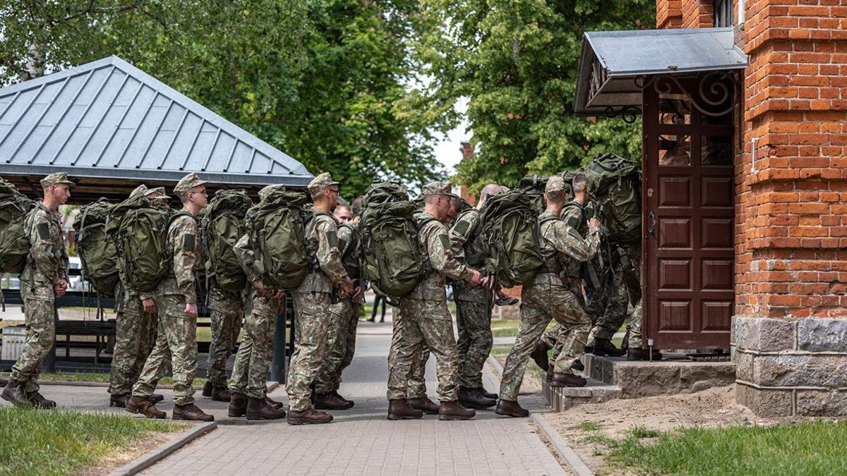 В Литве начнут призывать в армию сразу после окончания школы — РБК