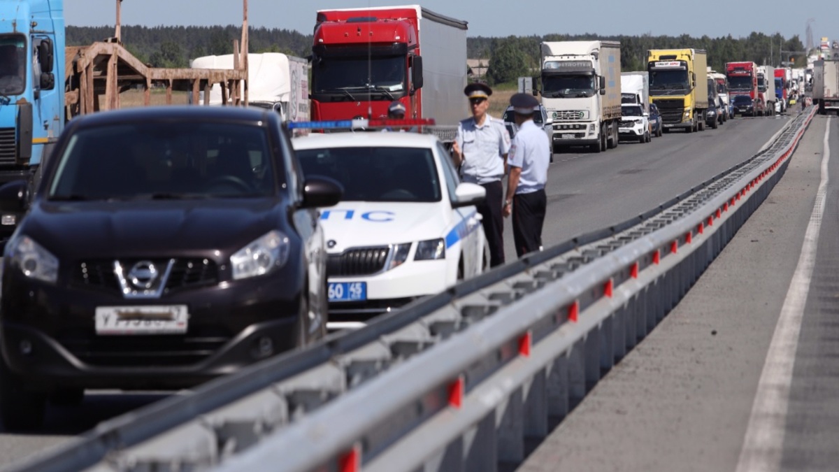 Тюменские власти нашли способ сокращения пробок на трассе Тюмень — Омск —  РБК