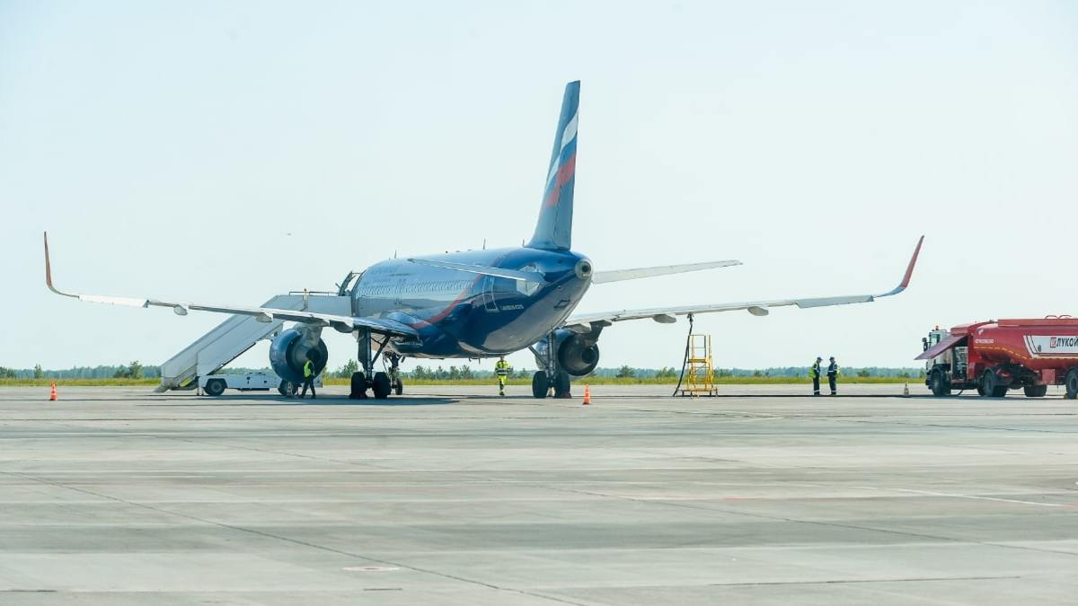 Самолеты, которые задерживаются из-за непогоды, приземлятся к 10-11 часам