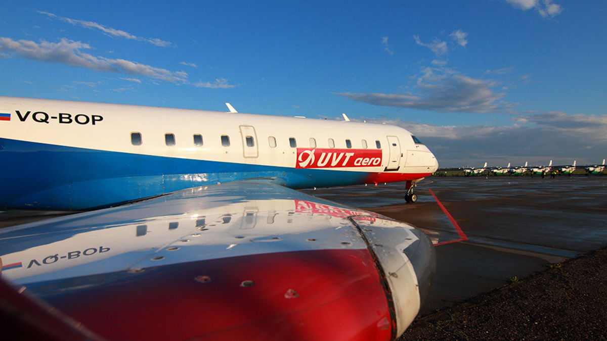 Ювт авиакомпания. UVT Aero самолеты. ЮВТ Аэро авиакомпания. CRJ 200 UVT Aero. CRJ-200 ЮВТ.