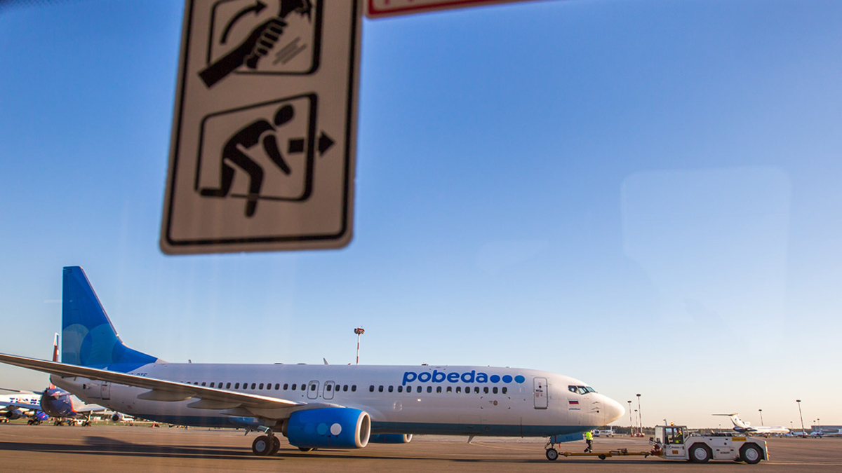 Самолет Boeing 737 авиакомпании «Победа»