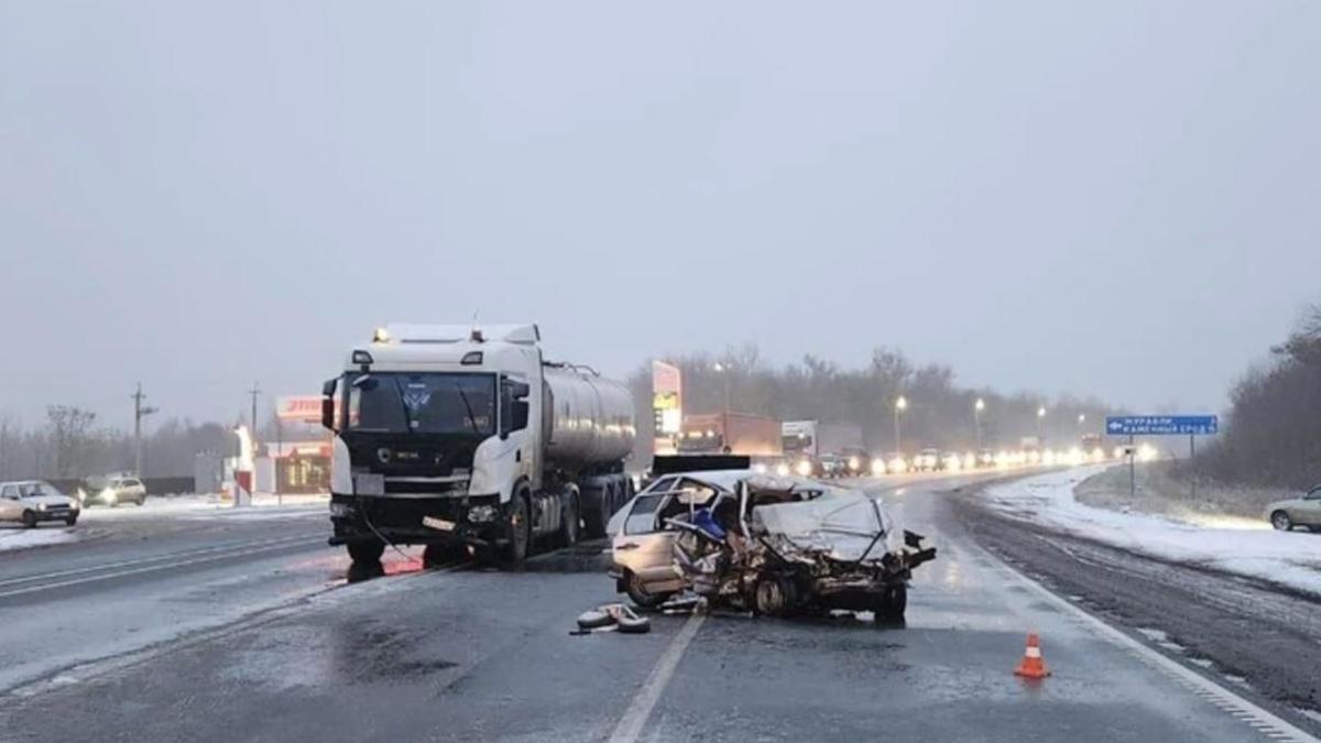 Четыре человека погибли в ДТП с бензовозом в Самарской области — РБК