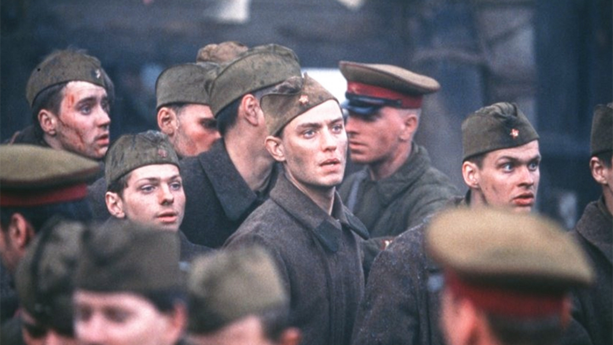 «Враг у ворот»
Режиссер: Жан-Жак Анно
В мае 2001 года российские ветераны Сталинградской битвы потребовали запретить прокат фильма «Враг у ворот». Они заявили, что в фильме принижено значение защитников города в ключевой битве Второй мировой войны. Письмо, призывающее запретить картину, волгоградские ветераны совместно с местными депутатами направили в Госдуму. Их требование не удовлетворили: картина все же вышла в России.