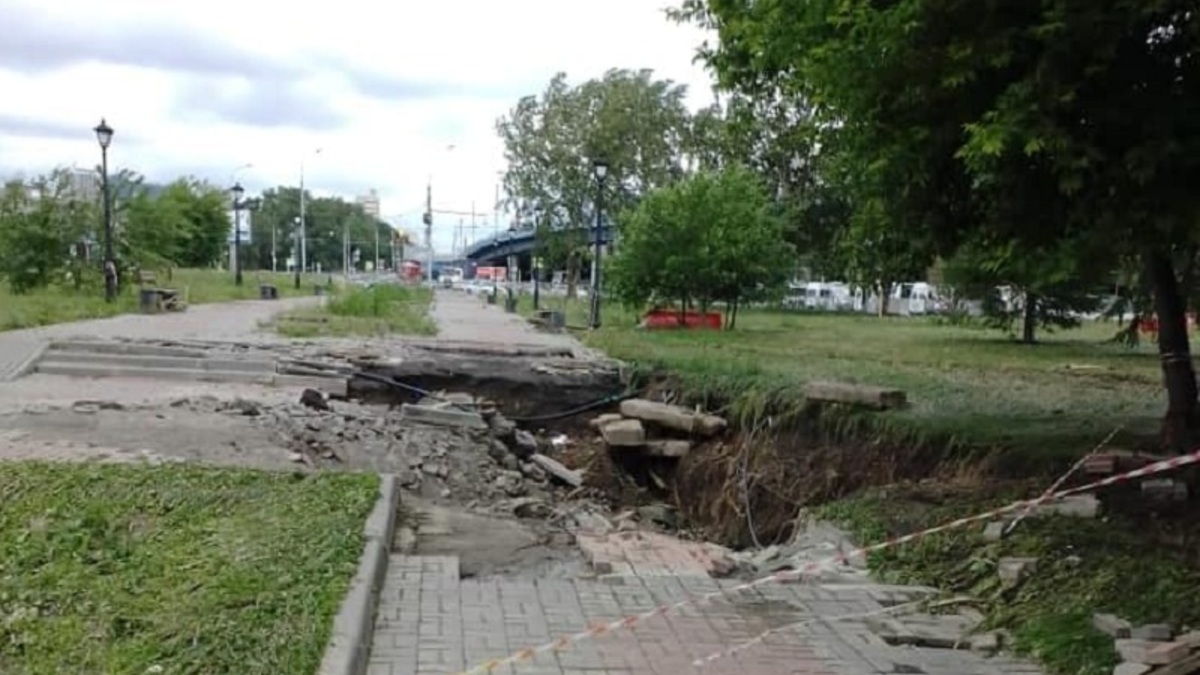 Последствиях ливня в парке «Городское начало»