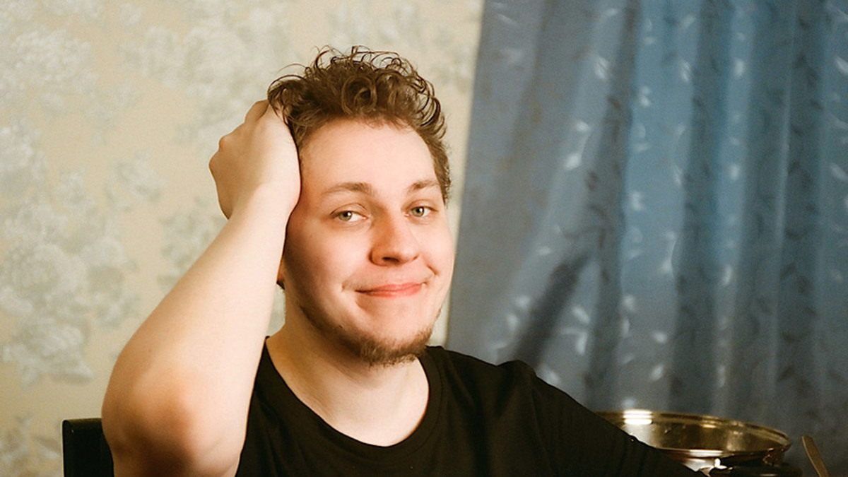 Блогер Юрий Хованский был задержан за исполнение песни, где содержались публичные призывы к осуществлению террористической деятельности, сообщила пресс-служба Следственного комитета. Уголовное дело было возбуждено по ч. 2 ст. 205.2 Уголовного кодекса (публичные призывы к осуществлению террористической деятельности, публичное оправдание терроризма или пропаганда терроризма с использованием СМИ или интернета). Как сообщали СМИ, поводом стала песня «Норд-Ост», в которой блогер оправдывал нападение на театральный центр и призывал к новым взрывам в метро. Свидетелем по этому делу проходит еще один известный блогер, Дмитрий Ларин. 10 августа 2021 года Хованского внесли в перечень террористов и экстремистов.
7 февраля 2022 года суд продлил запрет определенных действий Хованскому. 8 апреля суд смягчил ему меру пресечения, разрешив пользоваться интернетом. 7 июля стало известно, что дело переквалифицировали на ч. 1 ст. 205.2 УК (без формулировки про использование СМИ или интернета).
20 июля 2022 года пресс-служба судов Санкт-Петербурга сообщила, что дело прекращено в связи с истечением срока давности